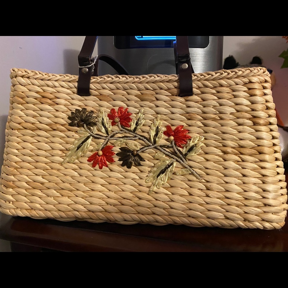 Weaved basket purse with beads